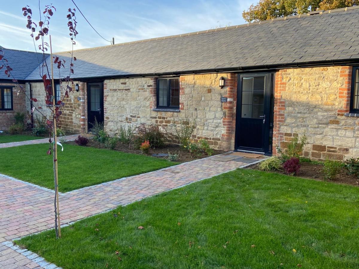 Potcote Farm Stables Accommodation Fudges Stable Towcester Exteriör bild